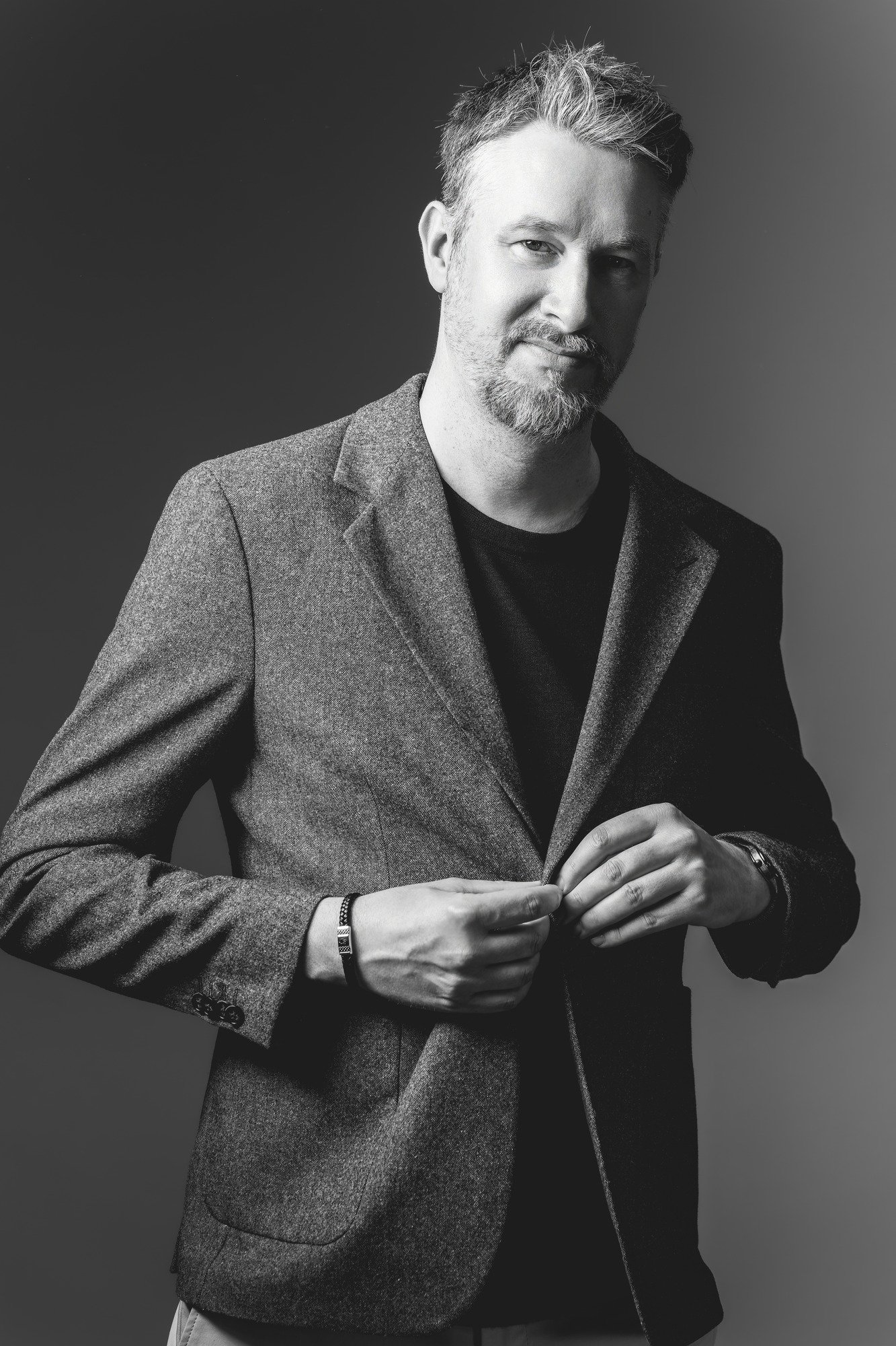 Portrait studio noir et blanc, photographe Cyril Steau Paris